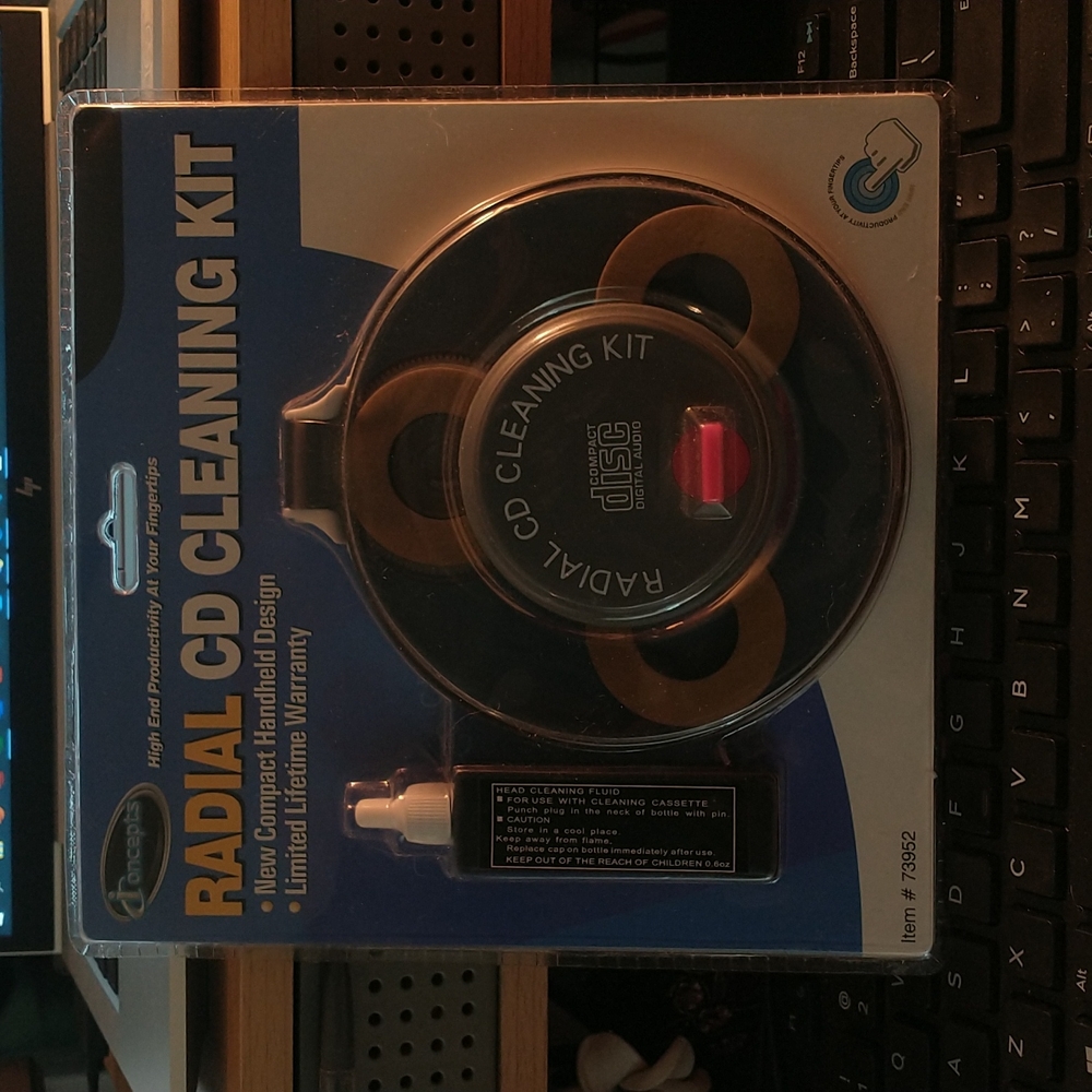 Vintage - iConcepts - Radial CD Cleaning  Kit - Q11